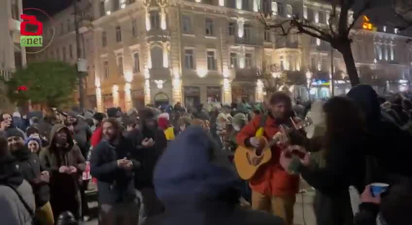 Tbilissi : la manifestation s'étend du Parlement au métro de Rustaveli