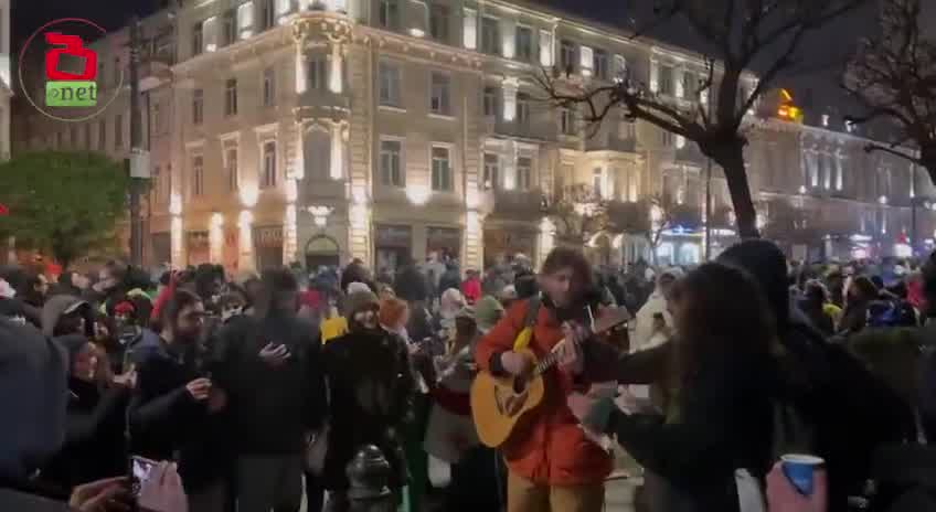 Tbilissi : la manifestation s'étend du Parlement au métro de Rustaveli