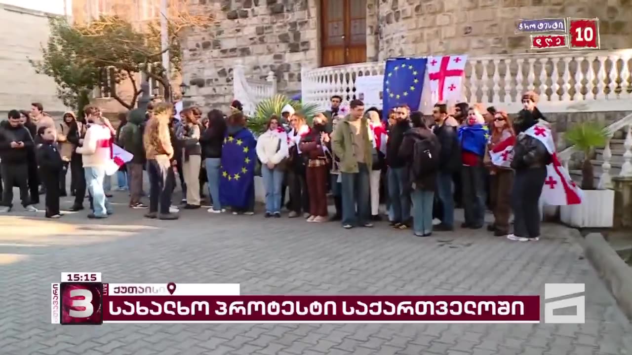 Students have gathered in Kutaisi demanding new elections and the release of ‘government prisoners’. The students plan to march through the city streets where they will join protesters gathered outside the local government building at 17:00