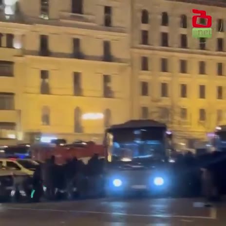 Las fuerzas especiales desplegadas en la Plaza de la Libertad han comenzado los preparativos para la acción.