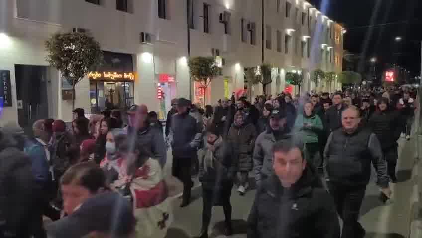 Otra marcha de protesta hoy en Zugdidi, región de Samegrelo, mientras el descontento a nivel nacional no muestra señales de disminuir.