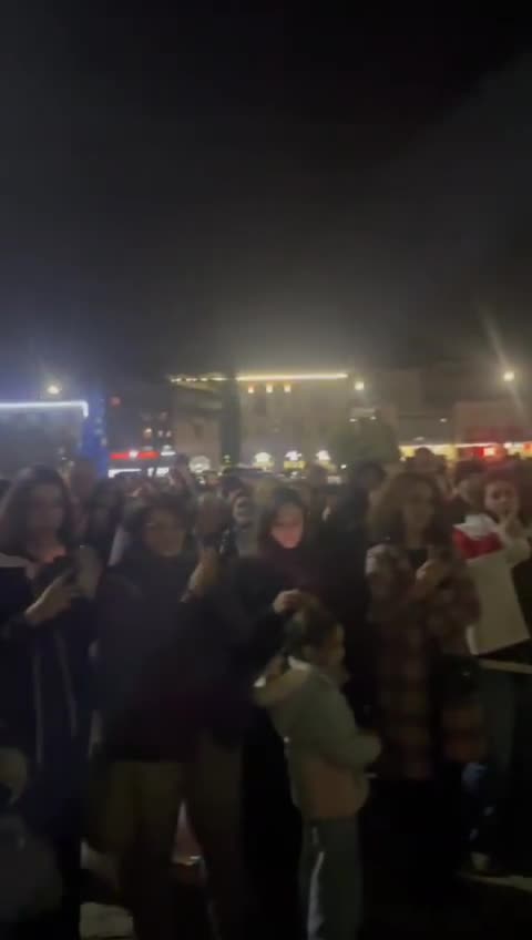 Libération des prisonniers du gouvernement, liberté pour toute la Géorgie.  - les manifestations continuent à Zougdidi, dans la région de Samegrelo, dans l'ouest de la Géorgie