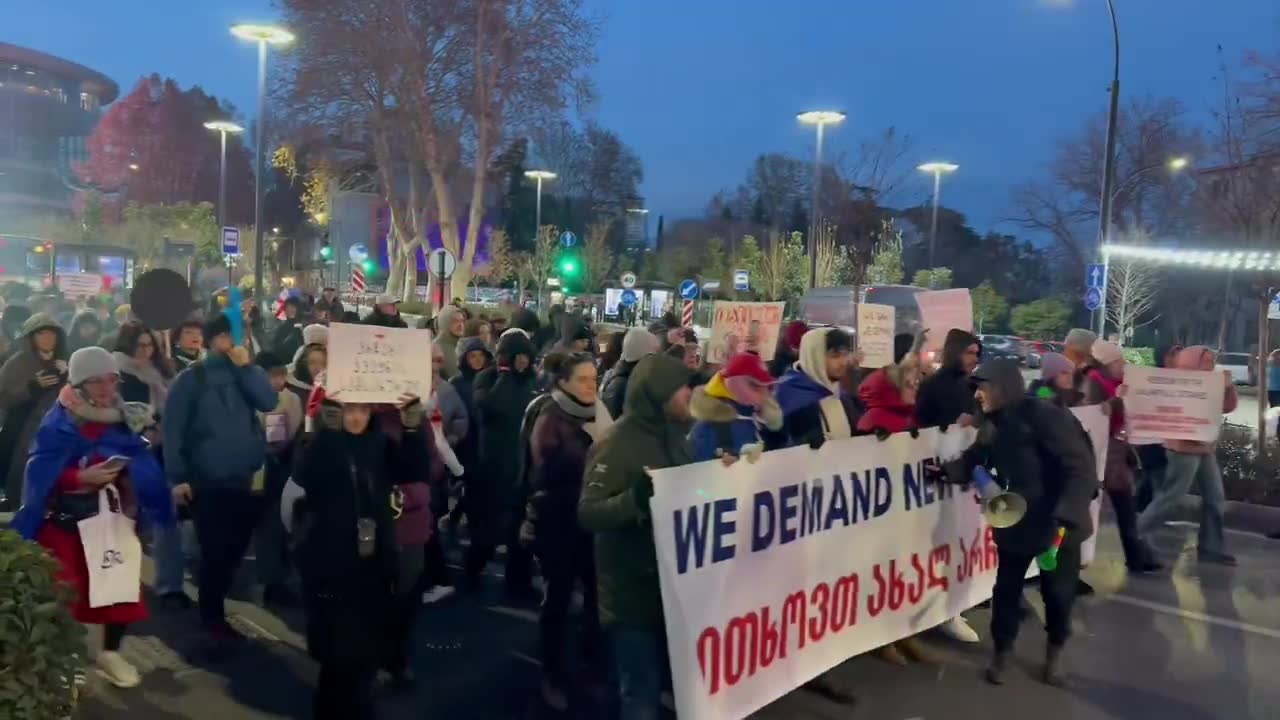 Election observers are marching on Rustaveli avenue: “Observers against the government. You can't fool us, we saw everything with our own eyes.”“We demand new elections,” their banner says