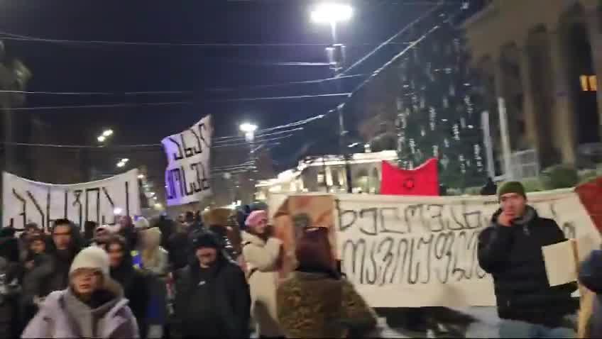 Protesters in Tbilisi have again blocked the central Rustaveli Avenue by gathering in front of parliament to protest the government’s decision to halt EU integration