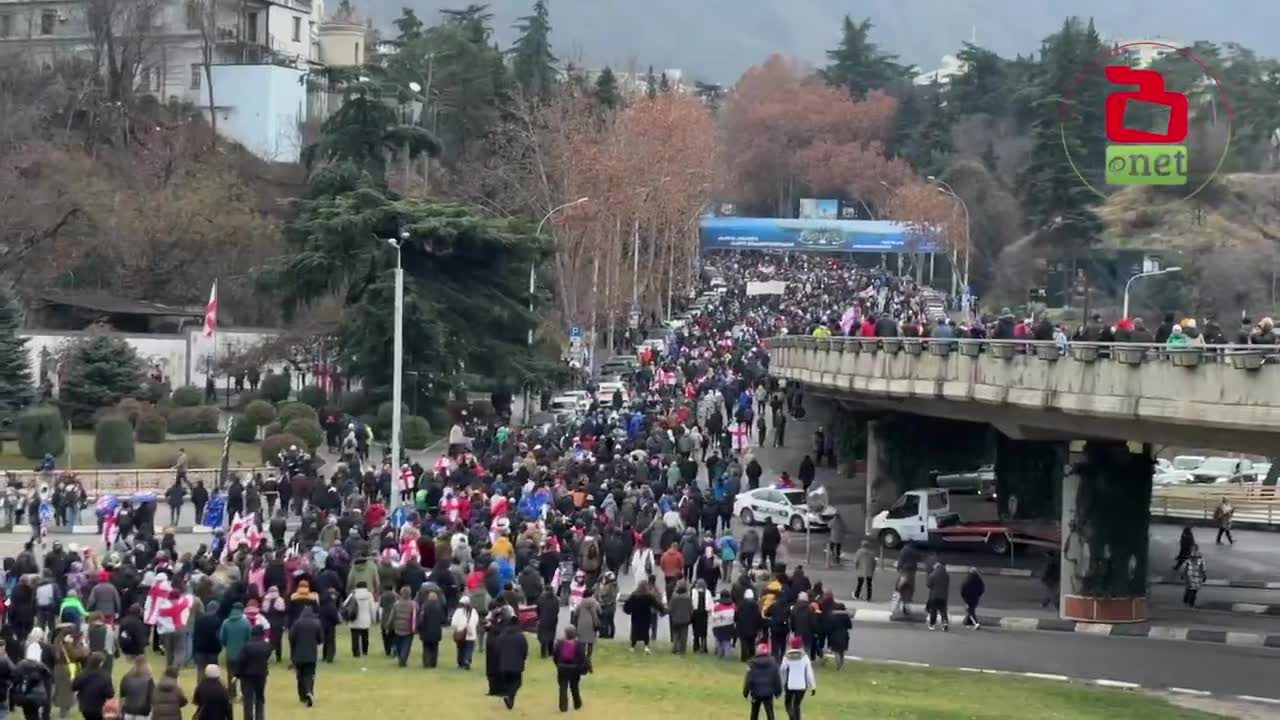 Dia 31 de #GeorgiaProtests Marchando em direção à Avenida Rustaveli