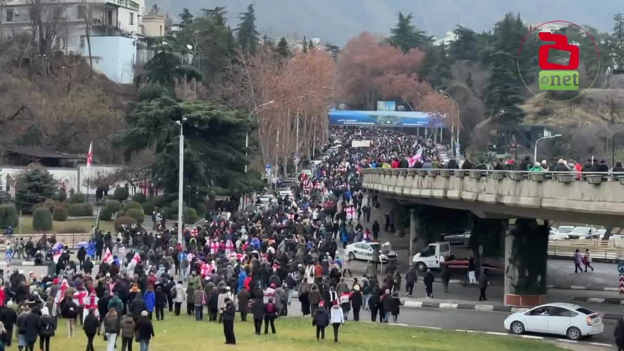 Dia 31 de #GeorgiaProtests Marchando em direção à Avenida Rustaveli