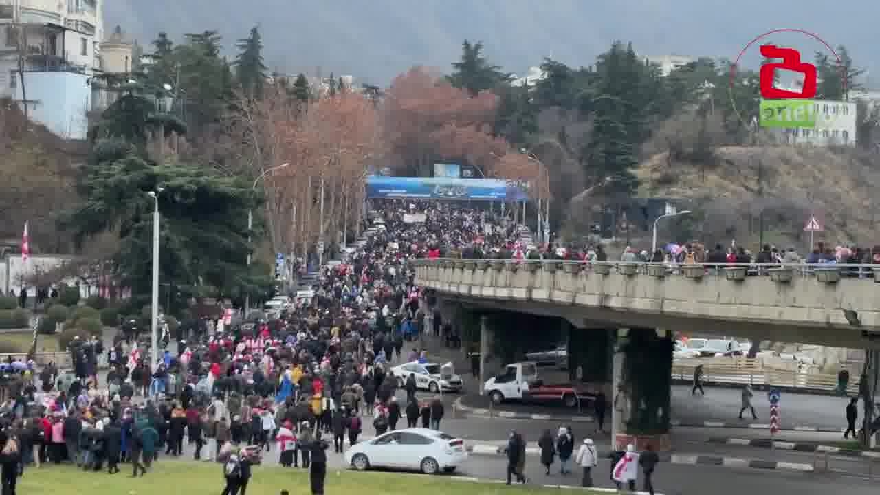 Dia 31 de #GeorgiaProtests Marchando em direção à Avenida Rustaveli