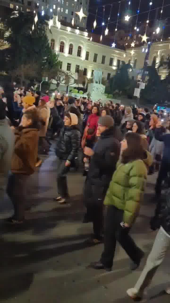 Day 39 of GeorgiaProtests: Tbilisi's Rustaveli Avenue closed for traffic as a large march of fans of Men's Show - popular Georgian comedy/entertainment show - arrives at the parliament. 