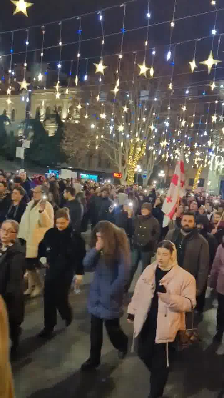 Day 39 of GeorgiaProtests: Tbilisi's Rustaveli Avenue closed for traffic as a large march of fans of Men's Show - popular Georgian comedy/entertainment show - arrives at the parliament. 