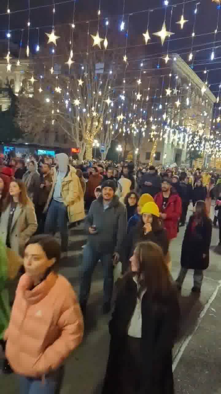 Day 39 of GeorgiaProtests: Tbilisi's Rustaveli Avenue closed for traffic as a large march of fans of Men's Show - popular Georgian comedy/entertainment show - arrives at the parliament. 