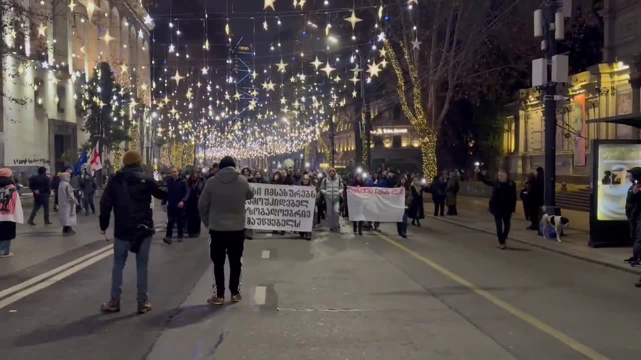 “People deserve free/unbiased Public Broadcaster,” “No justice, no peace” - protesters at the Public Broadcaster join the Rustaveli crowds