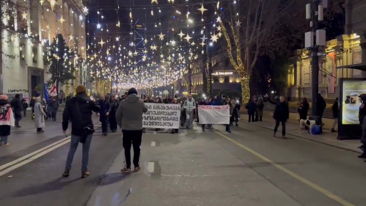 “People deserve free/unbiased Public Broadcaster,” “No justice, no peace” - protesters at the Public Broadcaster join the Rustaveli crowds