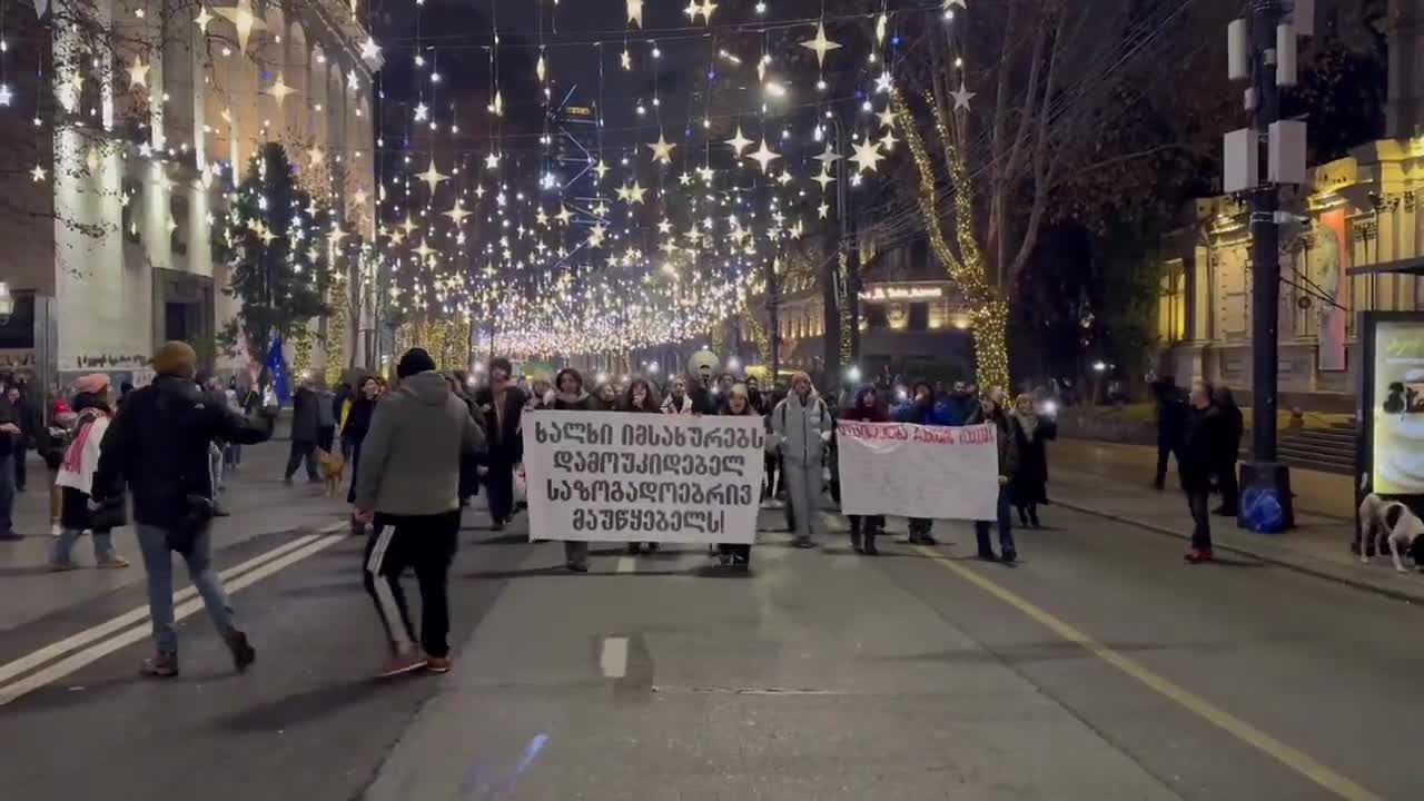 “People deserve free/unbiased Public Broadcaster,” “No justice, no peace” - protesters at the Public Broadcaster join the Rustaveli crowds