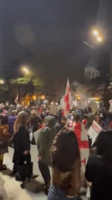 Tbilisi's Rustaveli Avenue is again blocked as non-stop GeorgiaProtests enter Day 128. Activists carry posters with portraits of prisoners of conscience and chant their names. More than 60 persons remain in jail over 2024-2025 protests