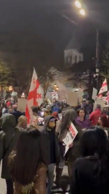 Tbilisi's Rustaveli Avenue is again blocked as non-stop GeorgiaProtests enter Day 128. Activists carry posters with portraits of prisoners of conscience and chant their names. More than 60 persons remain in jail over 2024-2025 protests