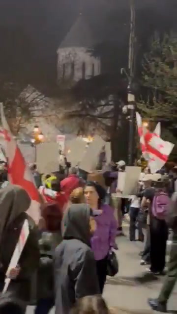 Tbilisi's Rustaveli Avenue is again blocked as non-stop GeorgiaProtests enter Day 128. Activists carry posters with portraits of prisoners of conscience and chant their names. More than 60 persons remain in jail over 2024-2025 protests