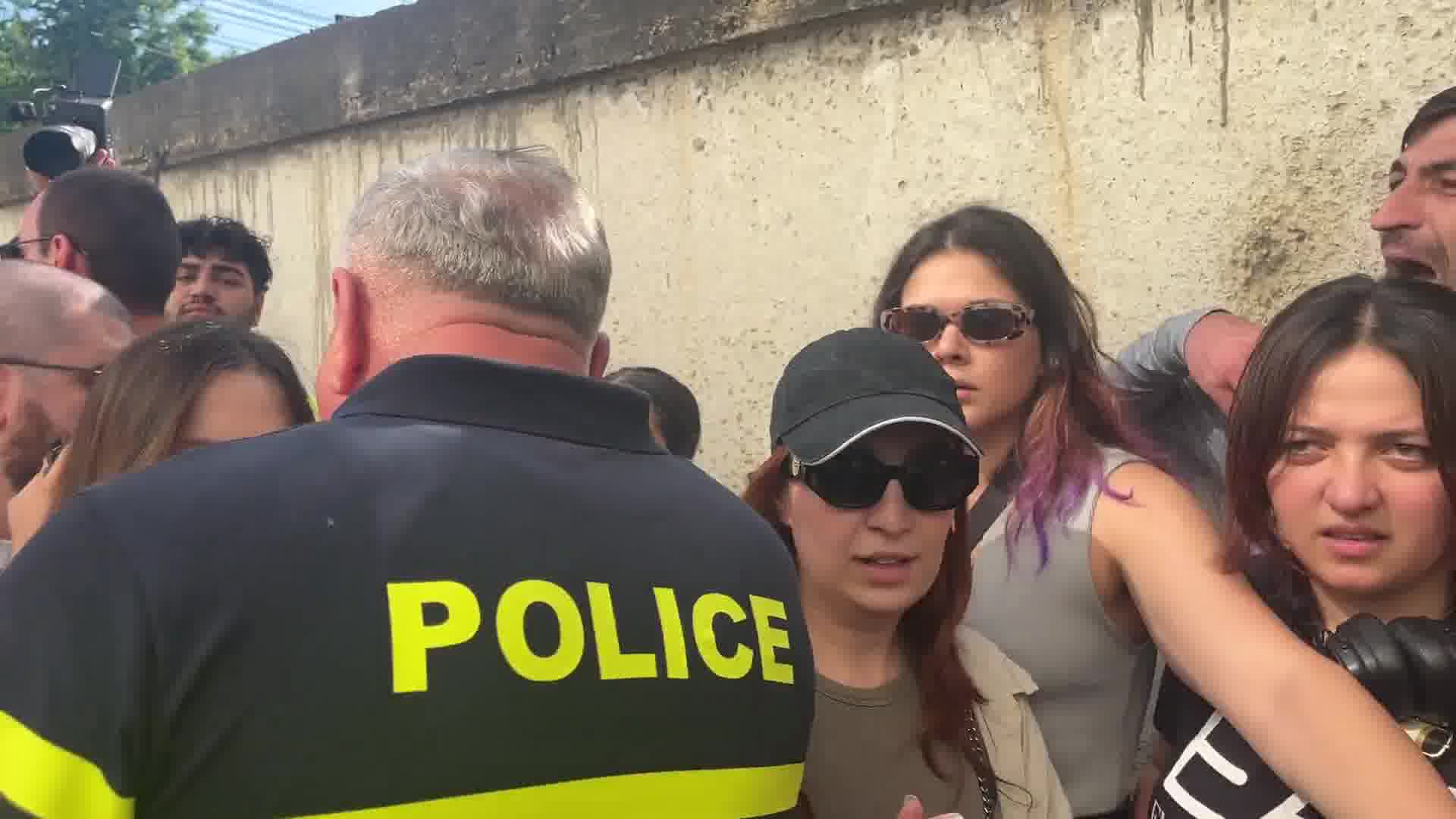 In the vicinity of the Tbilisi City Court, where Zurab Japaridze's case is under consideration, tensions are escalating between police and activists, creating hotspots of confrontation