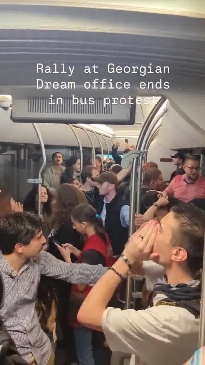 The protest at Georgian Dream headquarters continued in the bus as demonstrators headed to Rustaveli Avenue to join the daily rally. Day 181 of GeorgiaProtests 