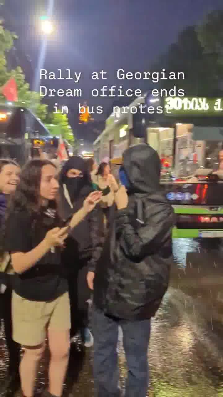The protest at Georgian Dream headquarters continued in the bus as demonstrators headed to Rustaveli Avenue to join the daily rally. Day 181 of GeorgiaProtests 