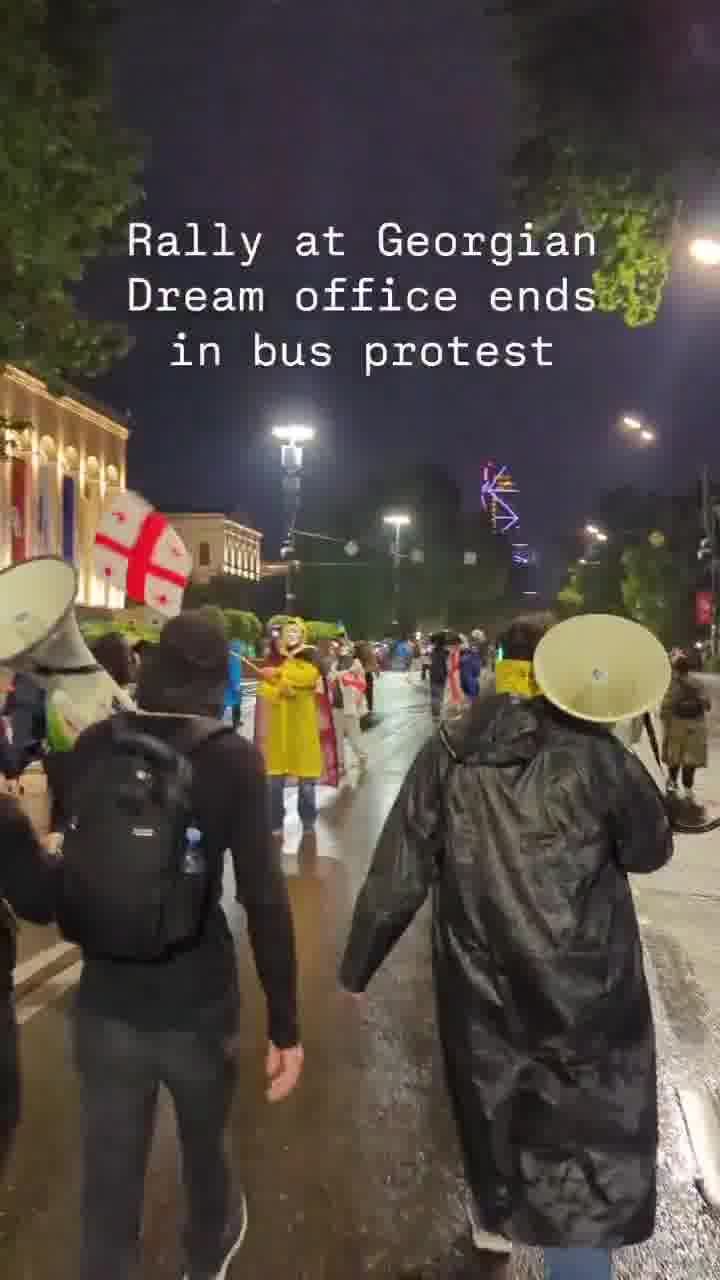 The protest at Georgian Dream headquarters continued in the bus as demonstrators headed to Rustaveli Avenue to join the daily rally. Day 181 of GeorgiaProtests 