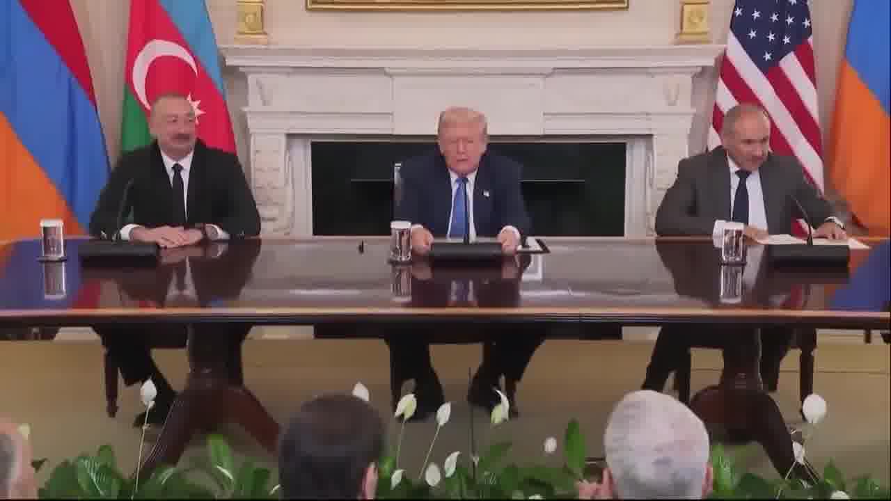 הנשיא דונלד ג'יי טראמפ, נשיא אזרבייג'ן אילהם אלייב וראש ממשלת ארמניה ניקול פשיניאן חותמים על הסכמי שלום וכלכליים בבית הלבן.