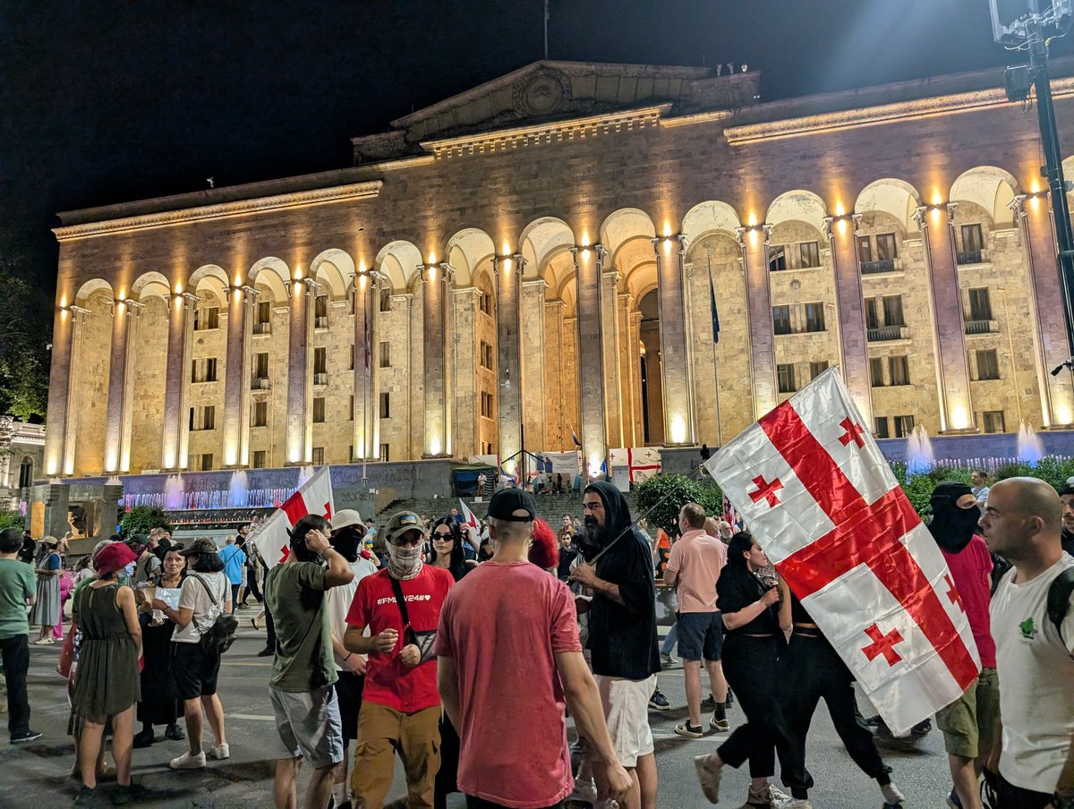 Voor de 266e dag op rij is de Rustavelilaan in Tbilisi geblokkeerd. De protesten gaan door in 8 steden in Georgië.
