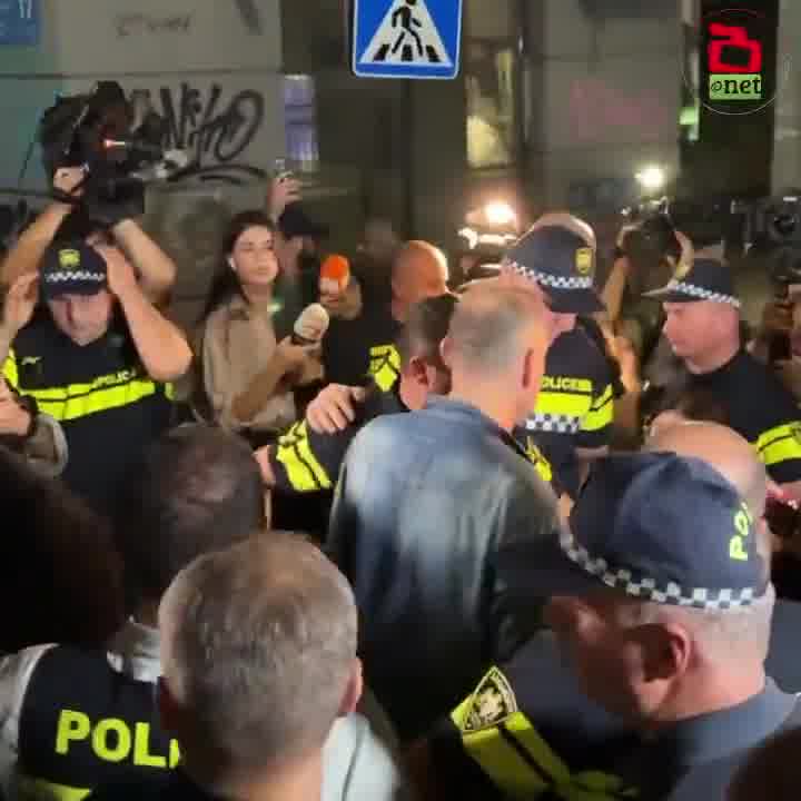 Tension on Melikishvili Ave as Georgia Protests gathered near the opening of GD’s mayoral HQ - just hours after 12 political prisoners were sentenced. GD MEP Beka Odisharia confronted protesters, hurling insults & swearing as they called him “Russia’s slave”