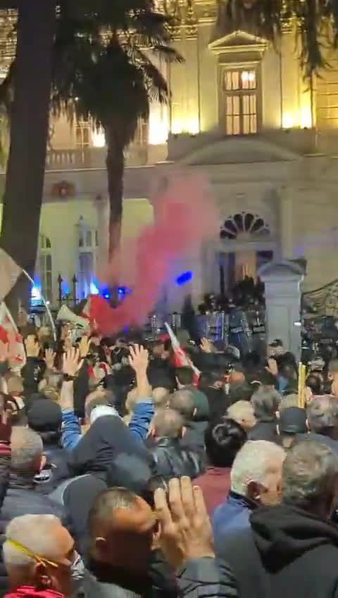 Happening now on Tbilisi’s Atoneli Street: the presidential palace is guarded by riot police as protesters rally outside. Demonstrators attempted to storm the building following an appeal from the rally’s leader