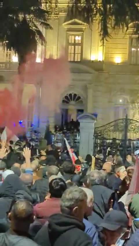 Happening now on Tbilisi’s Atoneli Street: the presidential palace is guarded by riot police as protesters rally outside. Demonstrators attempted to storm the building following an appeal from the rally’s leader