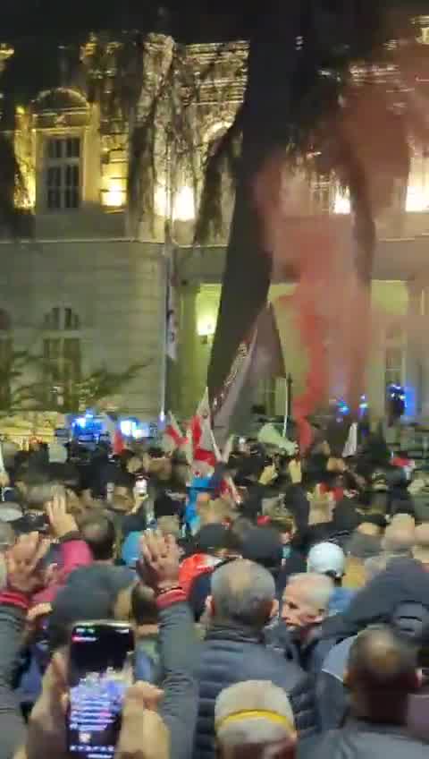 Happening now on Tbilisi’s Atoneli Street: the presidential palace is guarded by riot police as protesters rally outside. Demonstrators attempted to storm the building following an appeal from the rally’s leader