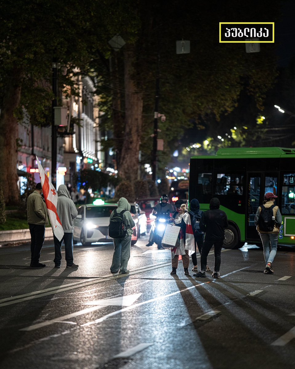 On the 314th day of continuous protests, Rustaveli remains blocked. No police are on the scene. Unlike before, the Ministry of Internal Affairs hasn’t cordoned off the road