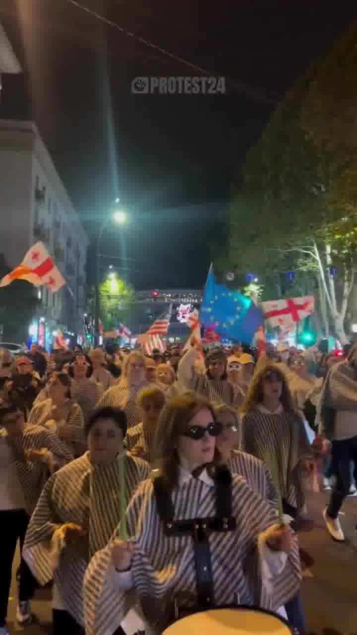 “Georgia cannot be captured.”Protesters march towards Rustaveli Avenue, blocked for the 319th consecutive day