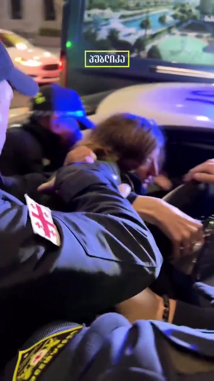 Formula TV journalist Liza Tsitsishvili was reporting on Rustaveli Street when she was arrested. She was released a few minutes later