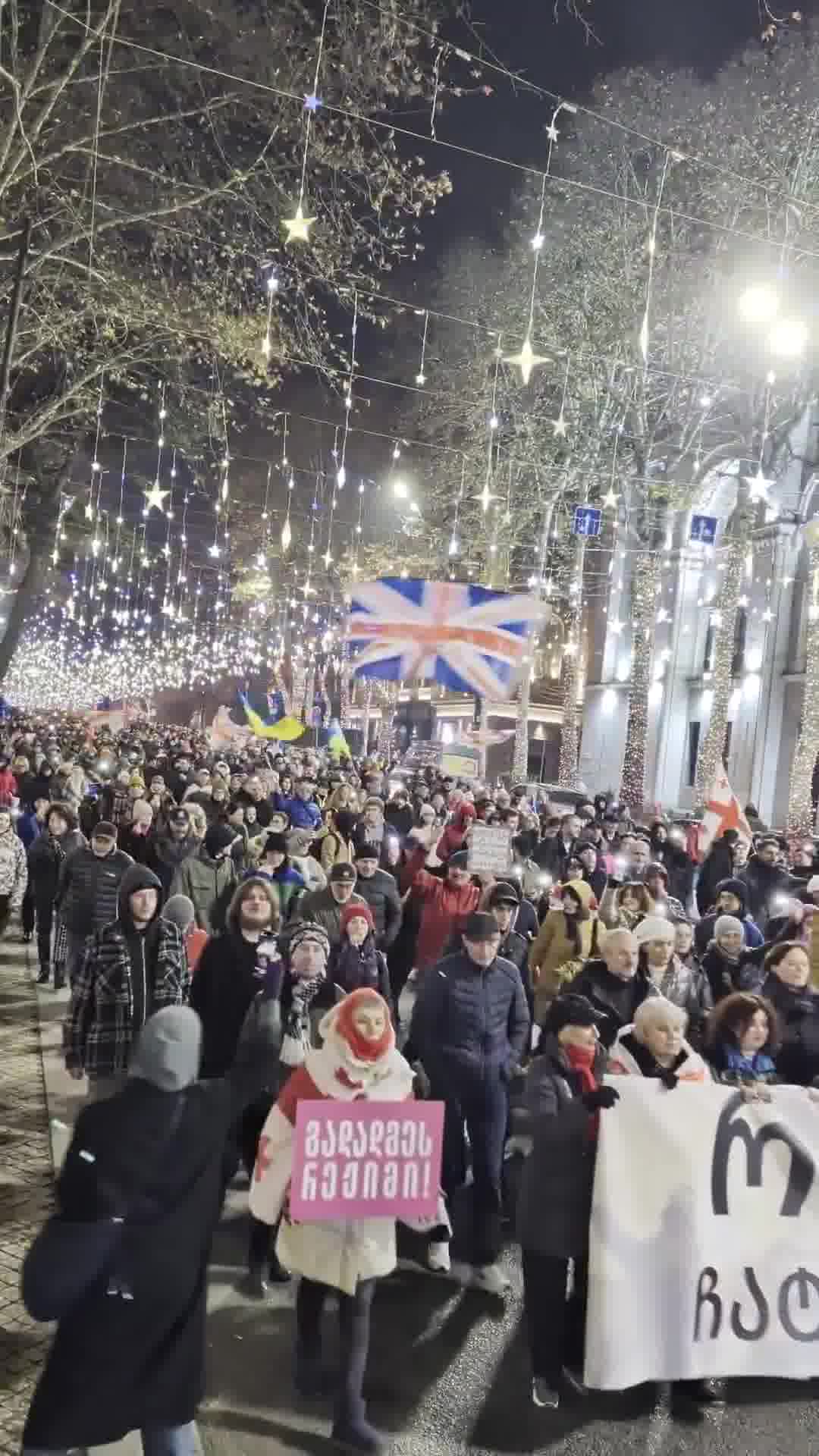 Daily protests continue in Tbilisi as police warn to enforce new laws that extend protest restrictions to sidewalks. Nini Gabritchidze/Civil.ge