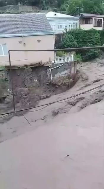 A landslide destroyed part of the balcony of a residential building in the Levashinsky District of Dagestan. In several districts of the republic, rivers overflowed their banks due to rising water levels.