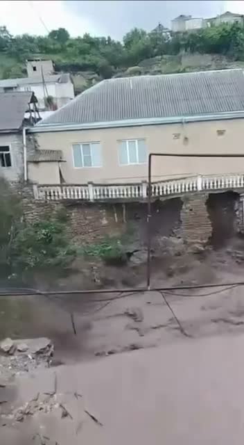 A landslide destroyed part of the balcony of a residential building in the Levashinsky District of Dagestan. In several districts of the republic, rivers overflowed their banks due to rising water levels.